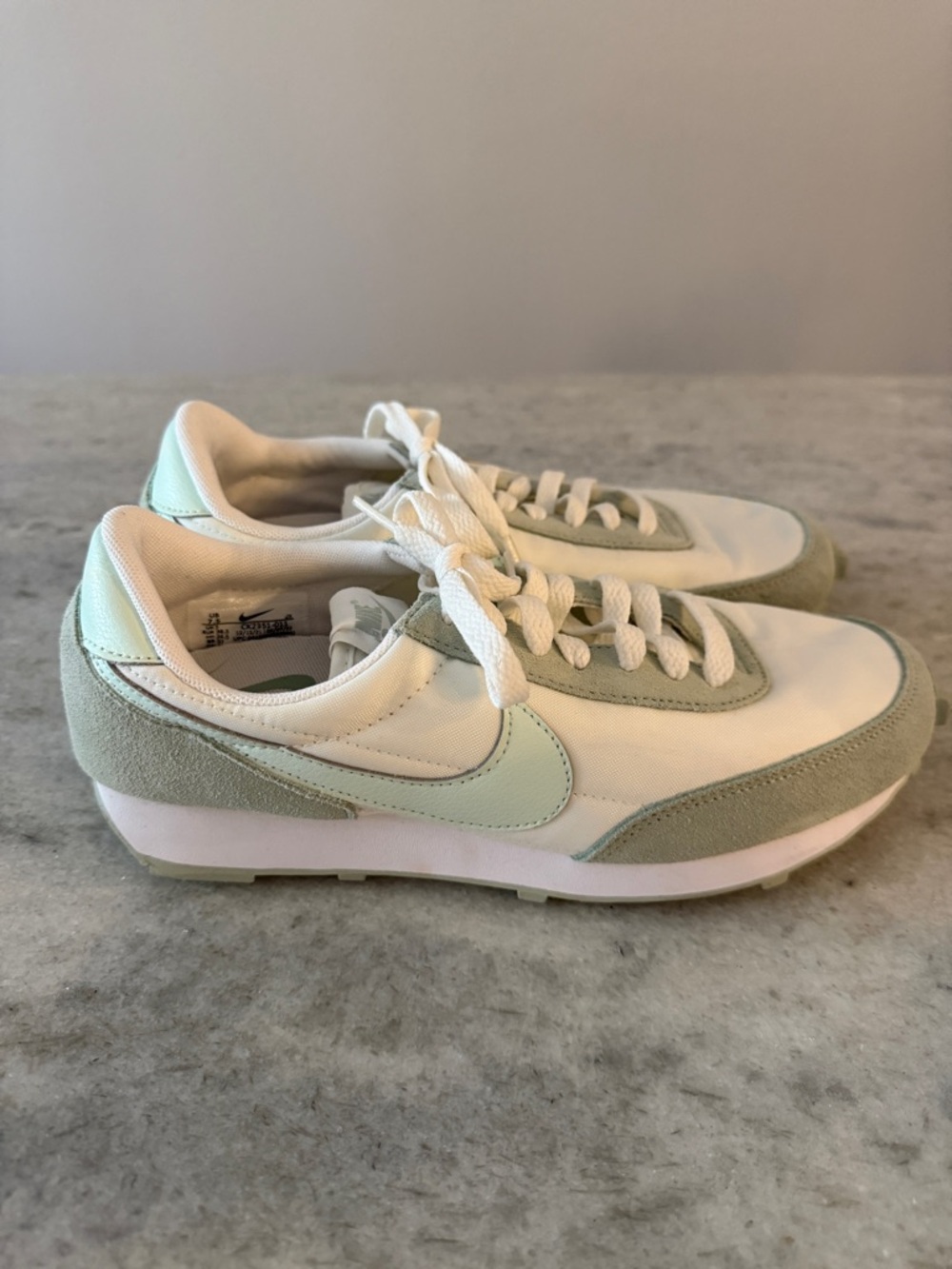 Nike Women's Daybreak Barely Green